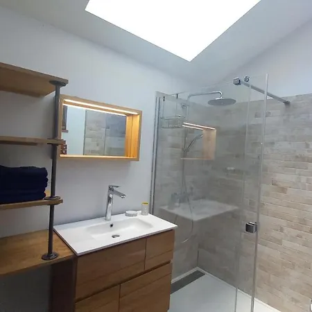 Maison Au Calme Et Avec Le Charme De La Pierre, 