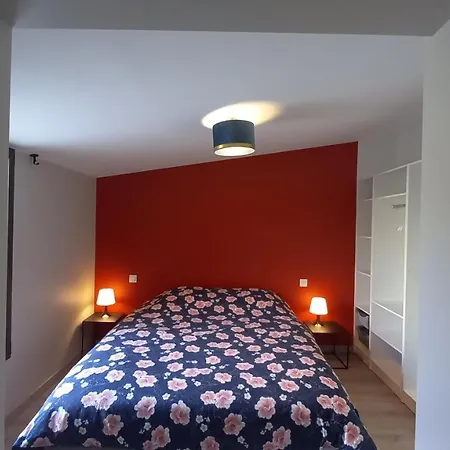 Casa de Férias Maison Au Calme Et Avec Le Charme De La Pierre,  Le Rêve Doré *
