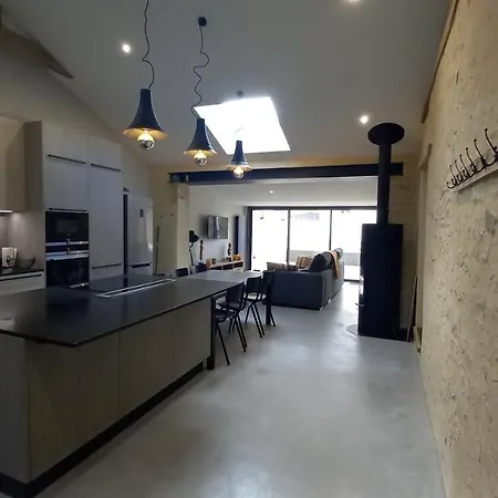 Maison Au Calme Et Avec Le Charme De La Pierre, 