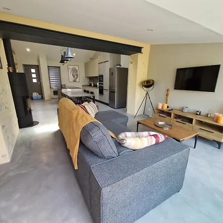 Σπίτι διακοπών Maison Au Calme Et Avec Le Charme De La Pierre, 