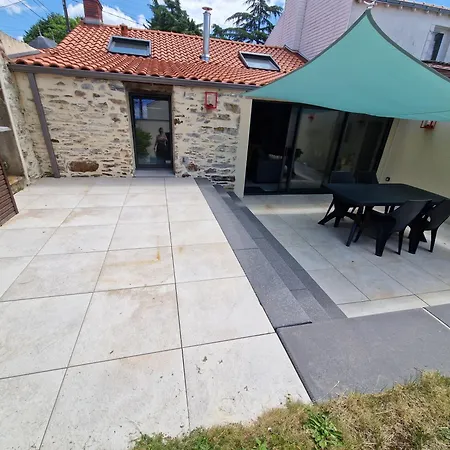 Maison Au Calme Et Avec Le Charme De La Pierre,  Le Rêve Doré *