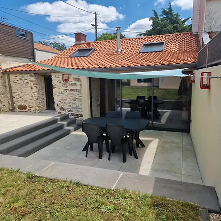 Maison Au Calme Et Avec Le Charme De La Pierre,  Le Rêve Doré * Le Pellerin