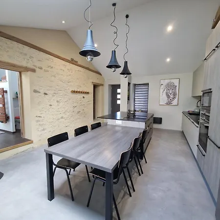 Maison Au Calme Et Avec Le Charme De La Pierre,  Le Rêve Doré Casa de Férias