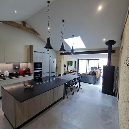 Σπίτι διακοπών Maison Au Calme Et Avec Le Charme De La Pierre, 