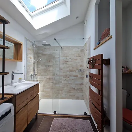 Maison Au Calme Et Avec Le Charme De La Pierre, 