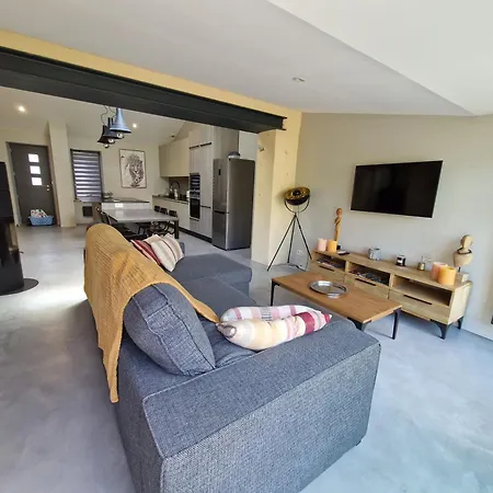 Maison Au Calme Et Avec Le Charme De La Pierre, 