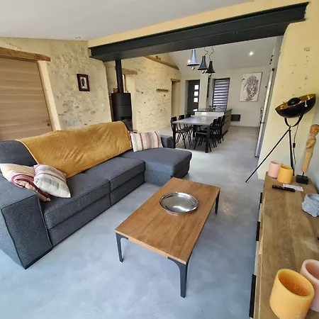 Maison Au Calme Et Avec Le Charme De La Pierre, 