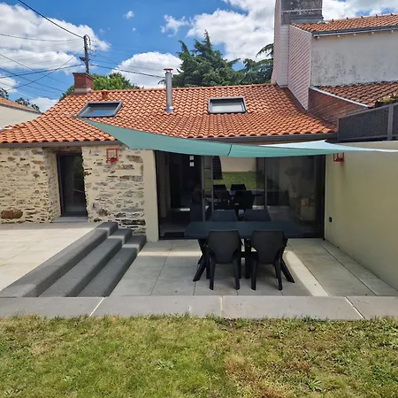 Maison Au Calme Et Avec Le Charme De La Pierre,  Le Rêve Doré