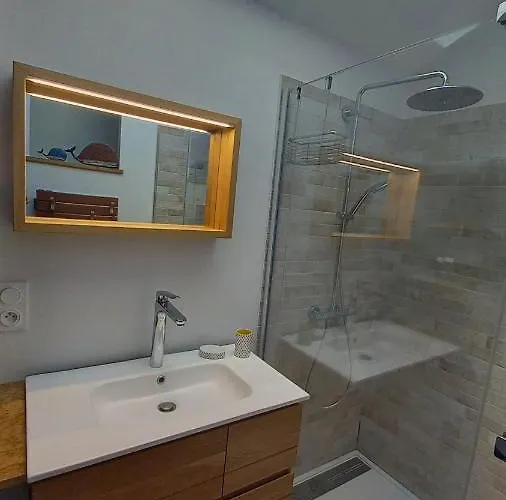 Semesterbostad Maison Au Calme Et Avec Le Charme De La Pierre, 