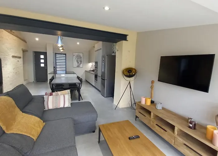 Maison Au Calme Et Avec Le Charme De La Pierre, 