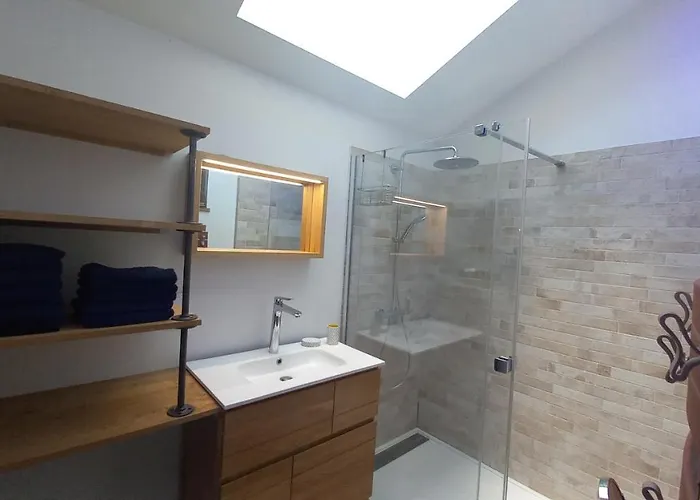 Maison Au Calme Et Avec Le Charme De La Pierre, 