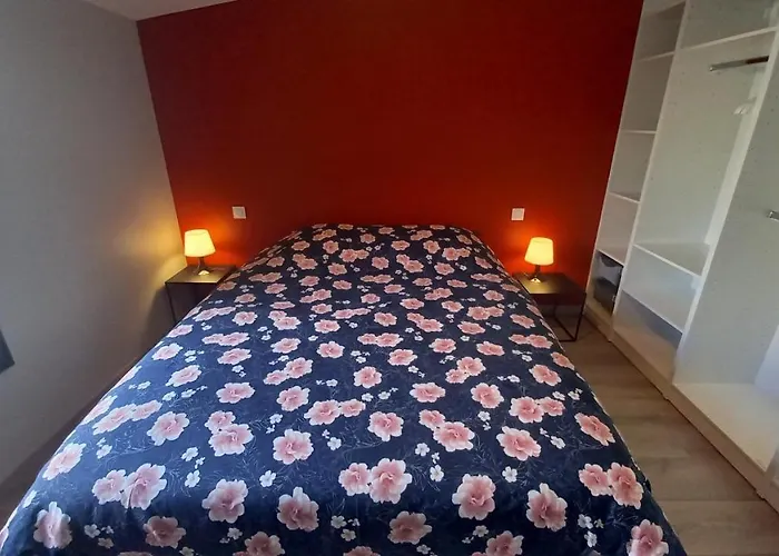 Semesterbostad Maison Au Calme Et Avec Le Charme De La Pierre, 