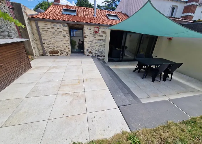 Maison Au Calme Et Avec Le Charme De La Pierre, 