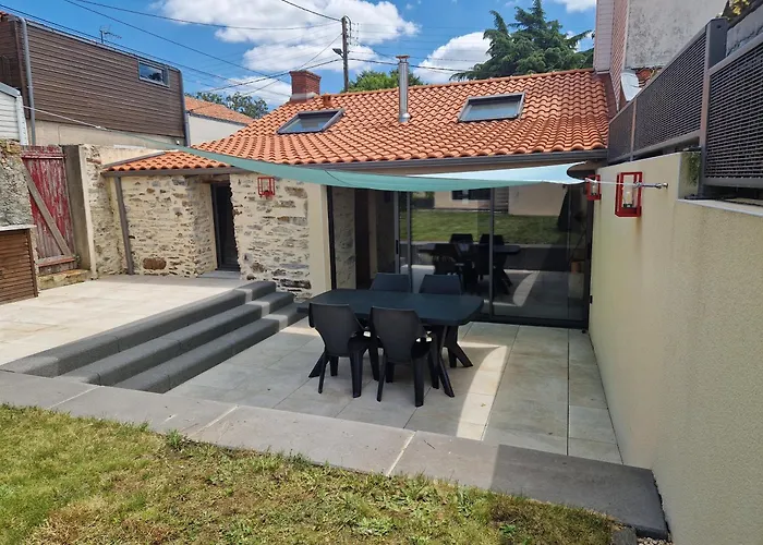 Maison Au Calme Et Avec Le Charme De La Pierre, 