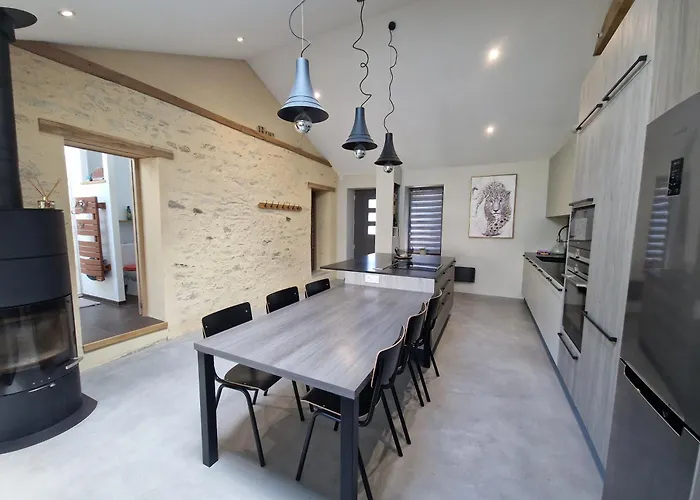 Maison Au Calme Et Avec Le Charme De La Pierre, 