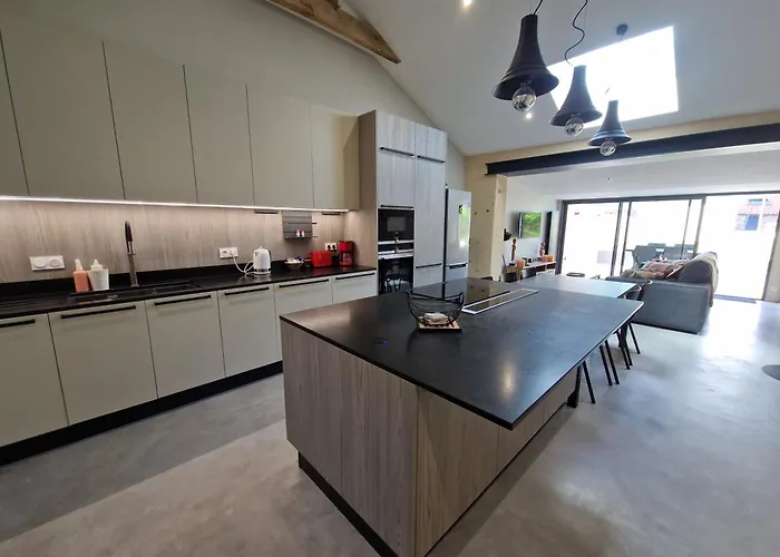 Semesterbostad Maison Au Calme Et Avec Le Charme De La Pierre, 