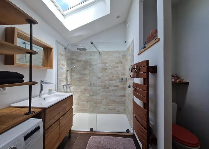 Maison Au Calme Et Avec Le Charme De La Pierre, 