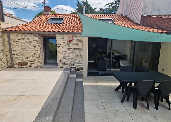 Maison Au Calme Et Avec Le Charme De La Pierre, 