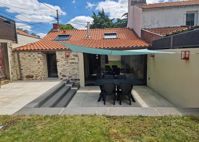 Maison Au Calme Et Avec Le Charme De La Pierre, 